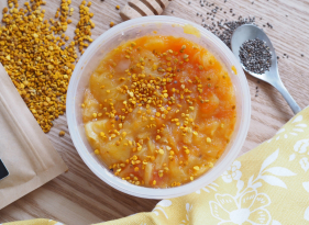 Mangový chia pudink se včelím pylem