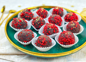 Kakaové pralinky truffles s proteinem a lyofylizovanými malinami