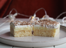 Trojbarevný koláč bez lepku