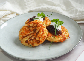 Slané lívance s modrým sýrem a fíkovým džemem