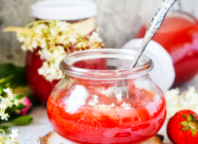 Jahodový džem s bezovými květy