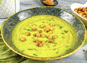 Krémová pórkovo-hrášková polévka s křupavou cizrnou