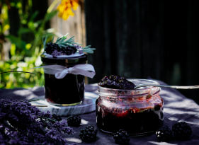 Ostružinový džem s levandulí