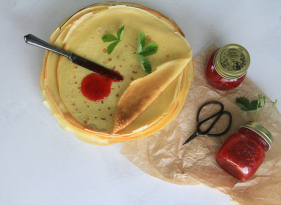 Jahodový džem se šťávou z červeného rybízu