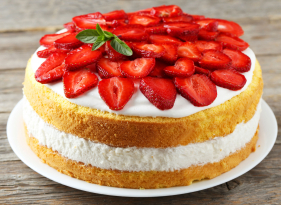 Šlehačkový dort s jahodami