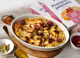 Zapečené bezlepkové palačinky s tvarohem a malinovou omáčkou