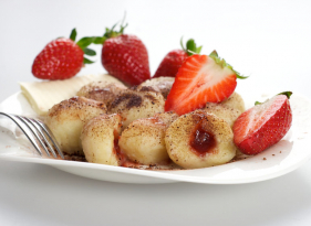 Jahodové knedlíky se skořicí