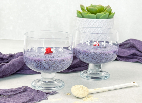 Proteinový chia dezert s banánem a borůvkami