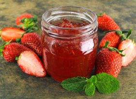 Svěží jahodový džem s mátou