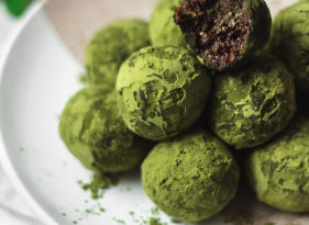 Čokoládové chai-matcha kuličky